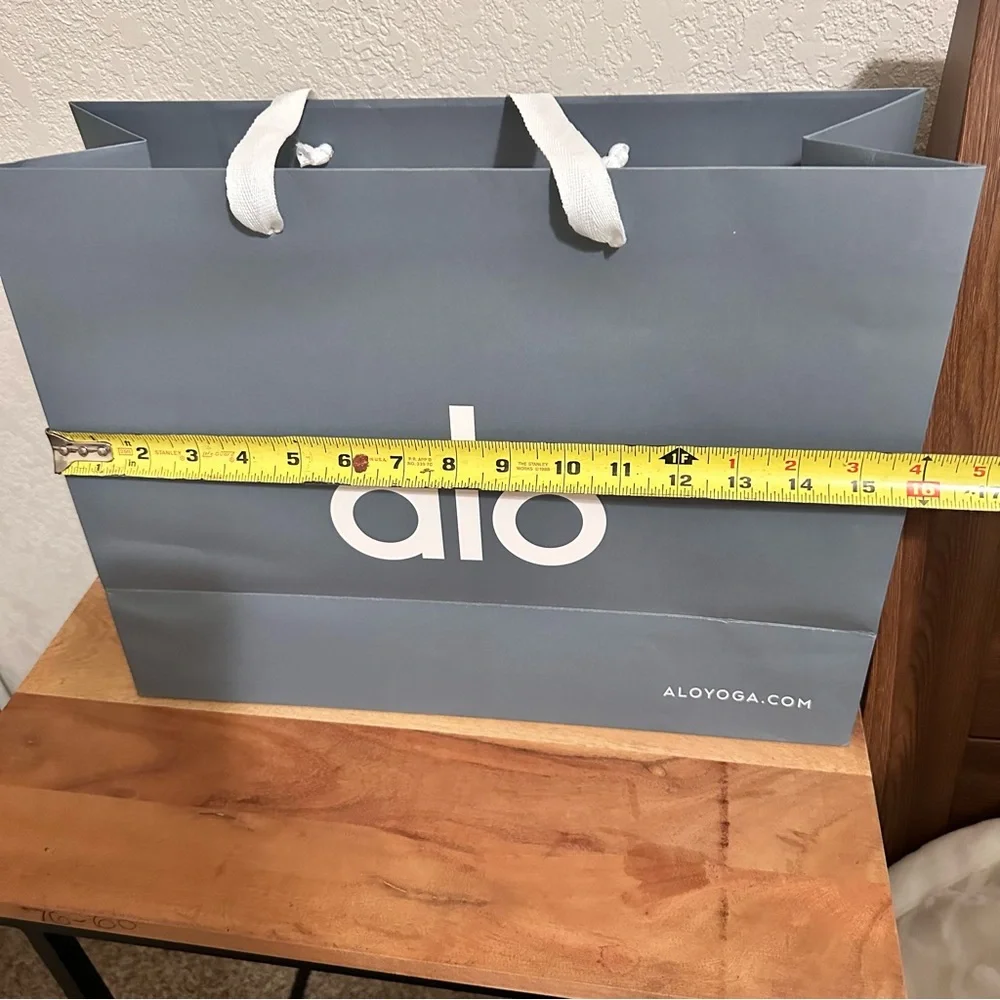 ALO Yoga Paper Gift Shopping Bag EUC